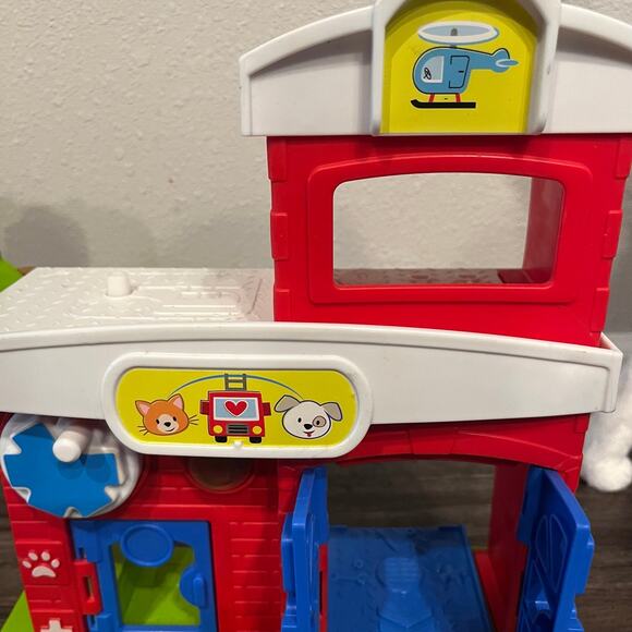 Little People Pet Rescue playset with figures - Picture 3 of 7